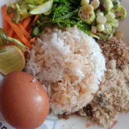ข้าวยำปักษ์ใต้ไข่ต้ม