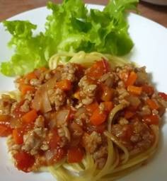 สปาเก็ตตี้หมูสับซอสมะเขือเทศ