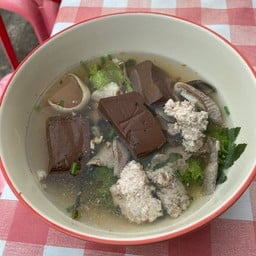 เกาเหลาหมูสับเครื่องใน ธรรมดา