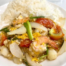 ผัดผักรวมวุ้นเส้นกุ้งราดข้าว