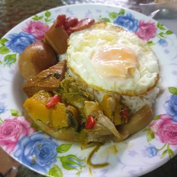 ข้าวแกงน้ำพริก เจ้เล็กพุงโต บางแสน