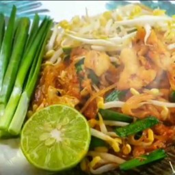 เจ๊แดง-ตาป๊อก ผัดหมี่โคราช