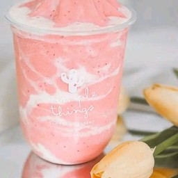 สตรอว์เบอร์รี่สมูทตี้นมสด