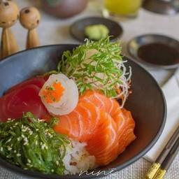 ข้าวหน้าปลาดิบชิราชิ