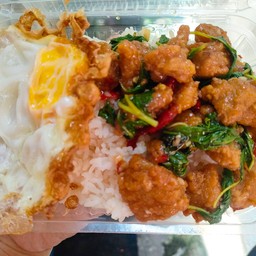 ข้าวกะเพราไก่กรอบ