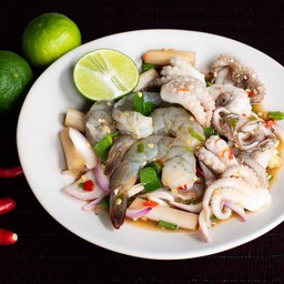 ยำหมึกสายกุ้งสด