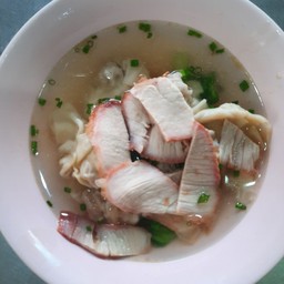 เกี๊ยวหมูแดง