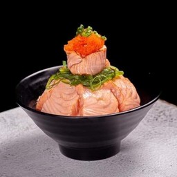 ข้าวหน้าแซลมอนเบิร์น