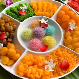 มาใหม่นำเสนอถาดหลุมขนมมงคล ๕ ชนิด(มาใหม่)ขนาด ๑๕ นิ้วใหญ่จุใจ