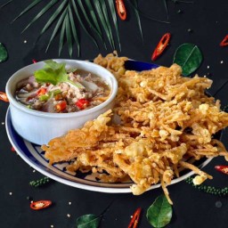 ยำเห็ดเข็มทองทอดกรอบ