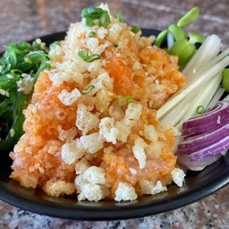 ครั่นซี่โปเก้ด้งแซลมอน