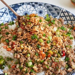ข้าวหมูสับคั่วพริกเกลือ