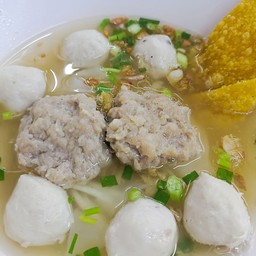 ก๋วยเตี๋ยวลูกชิ้นหมู