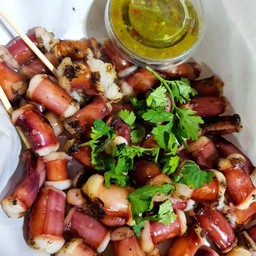 กระเพรา หนวดเด้ง (กับข้าว)