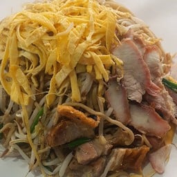 บะหมี่ผัดหมูแดงหมูกรอบ
