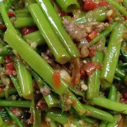 ผัดผักบุ้งกะปิหมูสับ