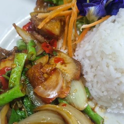 ข้าวกระเพราหมูกรอบ