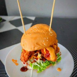 เบอร์เกอร์ไก่ทอดผงปราปิก้า