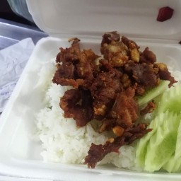 หมูทอดกระเทียม ราดข้าว