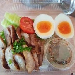 ข้าวคอหมูย่างไข่ต้ม