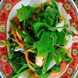 ยำผักรวมกุ้งสด