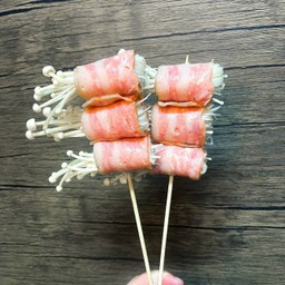 เบคอนพันเห็ดเข็มทอง