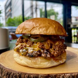 ชิลลี่ชีสเบอร์เกอร์ (เนื้อวัว)