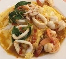 ข้าวไ่ข่ข้นกะเพราทะเล