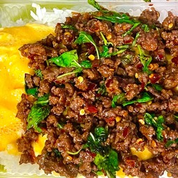 กะเพราเนื้อสับ ไข่ข้น 1 ฟอง