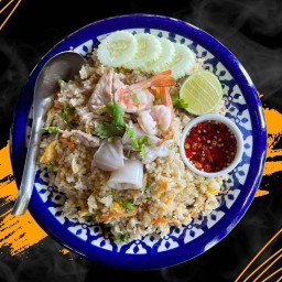 ข้าวผัดรวม จานใหญ่