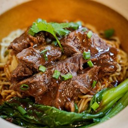 E18 บะหมี่แห้งเนื้อตุ๋น