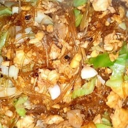 ผัดวุ้นเส้นใส่ไข่ ใส่หมูสับ