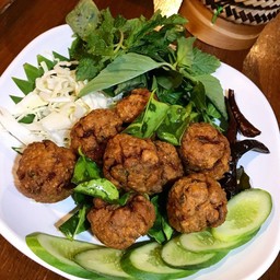 ลาบหมูทอด