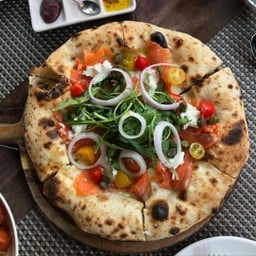 PIZZA SALMON E RUCOLA