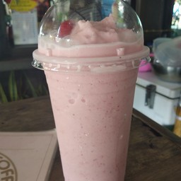 สตรอเบอรี่ปั่นนมสด