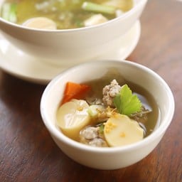 แกงจืดเต้าหู้หมูสับผักกาดขาว