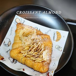 CROISSANT ALMOND