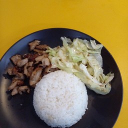 หมูทอด กะหล่ำปลีผัดน้ำปลา