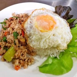 ข้าวผัดกะเพรา