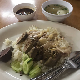 ข้าวมันไก่เนื้อน่อง เครื่องใน