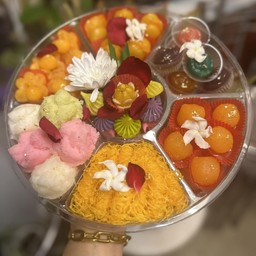 เซทถาดขนมมงคลสำหรับจัดเลี้ยง(ตกแต่งสวยงาม)ขนมแน่นฟูทุกช่อง