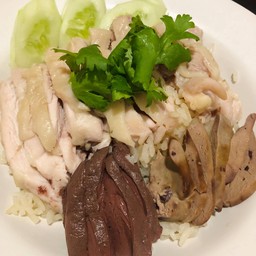 ร้านข้าวมันไก่ ใต้ทางด่วนอนุเสาวรีย์ชัยฯ(หลังวัดมะกอก)