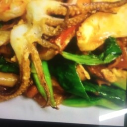 ผัดซีอิ๊วเส้นใหญ่ทะเล