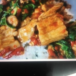 ข้าวกระเพราหมูสามชั้น