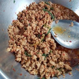 ข้าวปลาแกะ ข้าวกระเพราะหมู ข้าวเหนียวหมูทอดเนื้อทอดหมูฝอยหวาน ข้าวเหนียวหมูปิ้ง รามคำแหงสอง