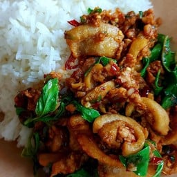 ข้าวกะเพราหมูกาก