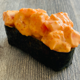 ข้าวปั้นสไปซี่แซลมอล