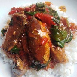 ข้าวกระเพราปลากระป๋อง