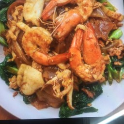 ผัดซีอิ๊วเส้นใหญ่กุ้ง