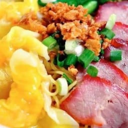 เกี๊ยวหมูแดง